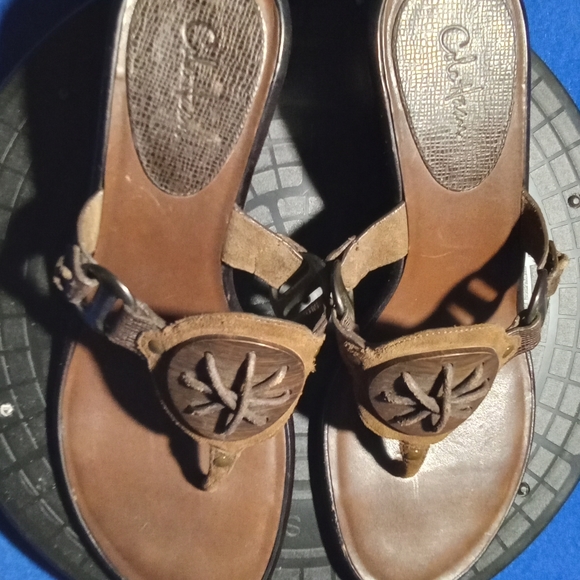 Cole Haan Brown Leather 2-1/2 Inch T-Strap Heels, Sz. 9.5B-US - Picture 5 of 8